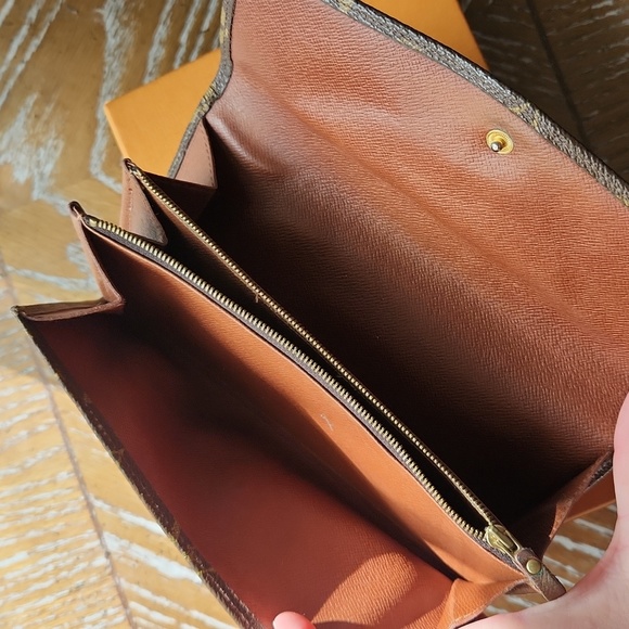 LOUIS VUITTON Vintage Monogram Long Wallet - Picture 4 of 9